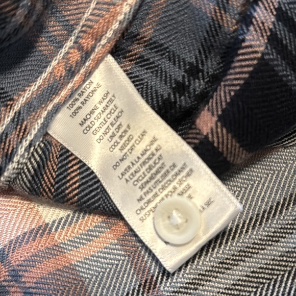 Mellony Button Down top by Beach Lunch Lounge 1X LS - Picture 4 of 5